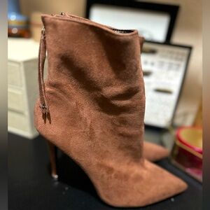 Elegant Brown Suede Heeled Boots with Stiletto Heel